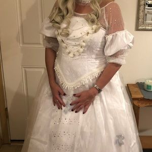 White Queen Alice in Wonderland Halloween costume